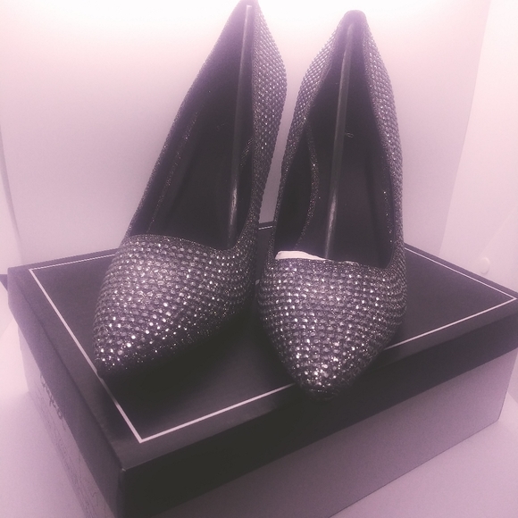 Heels 8.5 - Picture 3 of 5